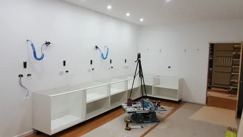More base units extend the work area.