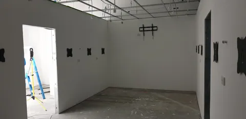 The workshop with the screen positions established.