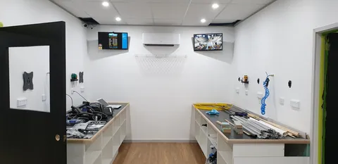 The workshop benches being equipped with screens and air lines.